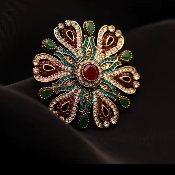 Vintage Baroque Queen Crystal Elegant Brooch - Picture 12 of 12